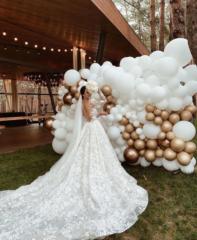 Decoración de bodas con telas y globos