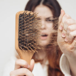 El papel de los complementos alimenticios en la caída y crecimiento de pelo